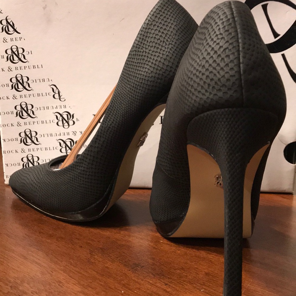 Rock and Republic high heel black shoes